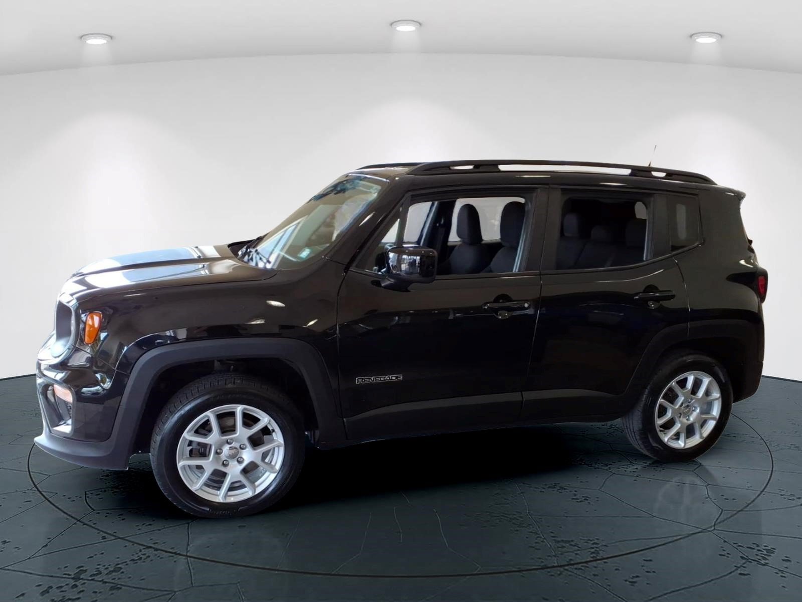 Used 2020 Jeep Renegade Latitude w/ Cold Weather Group AWD/4WD image 5