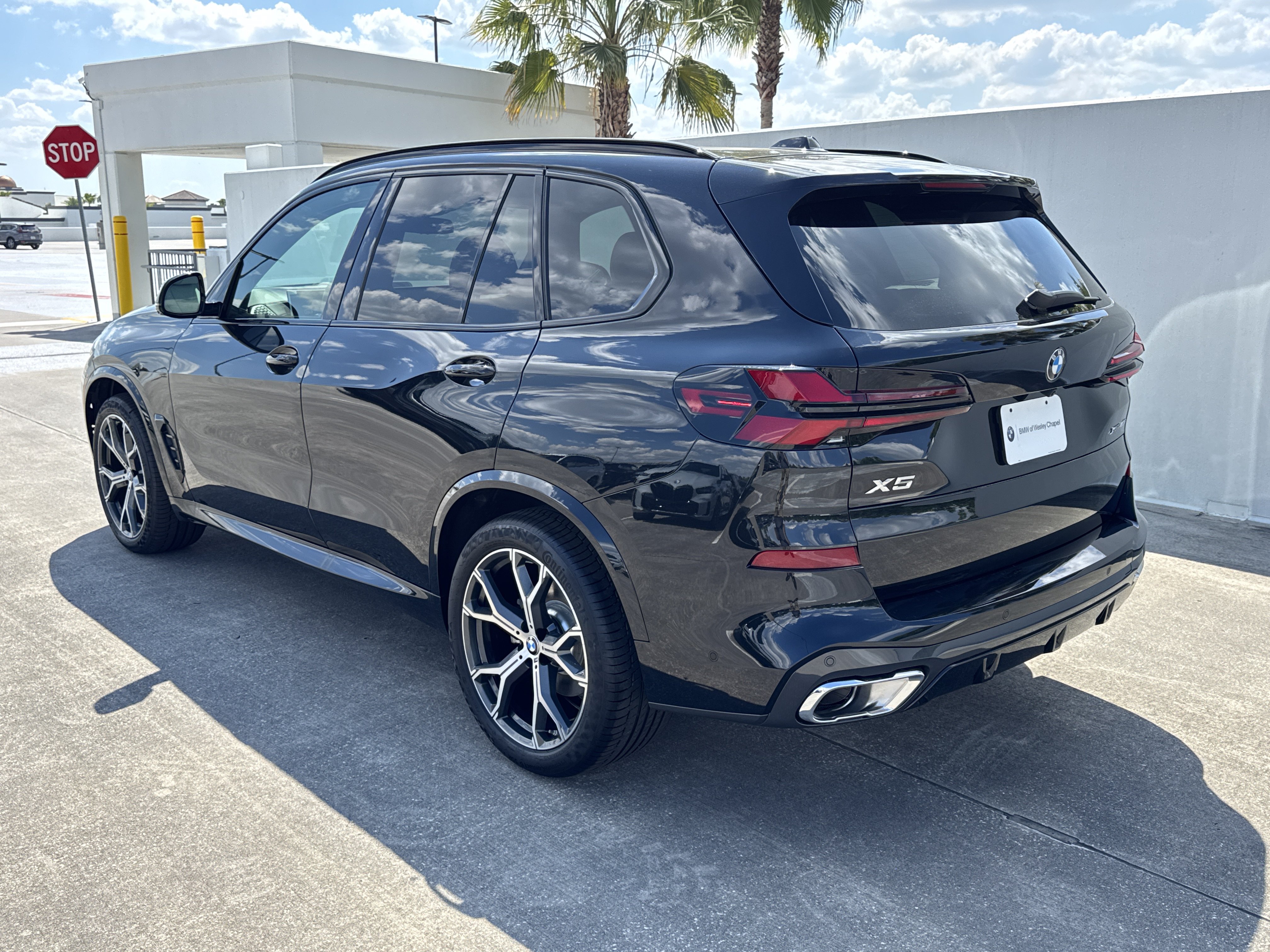 New 2026 BMW X5 xDrive40i w/ M Sport Package AWD/4WD image 5