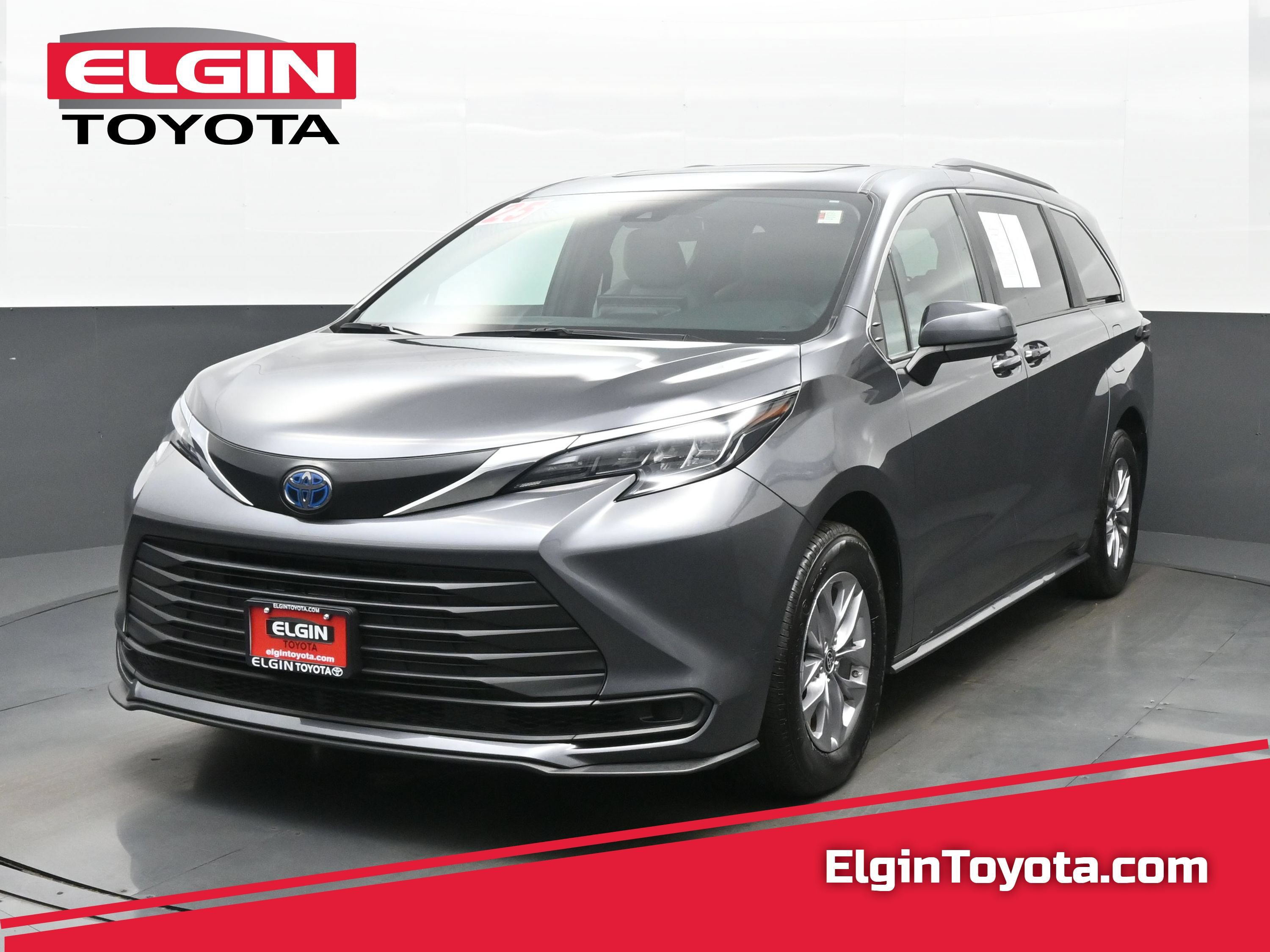 Used 2025 Toyota Sienna LE w/ LE Plus Package