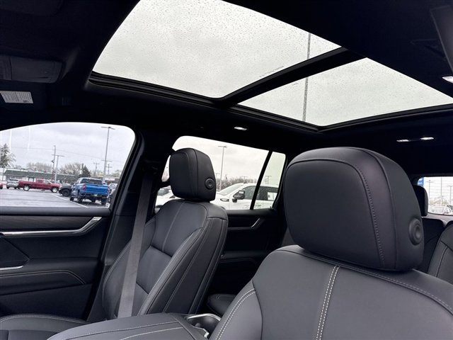 Certified 2024 GMC Acadia Elevation w/ Trailering Package image 23