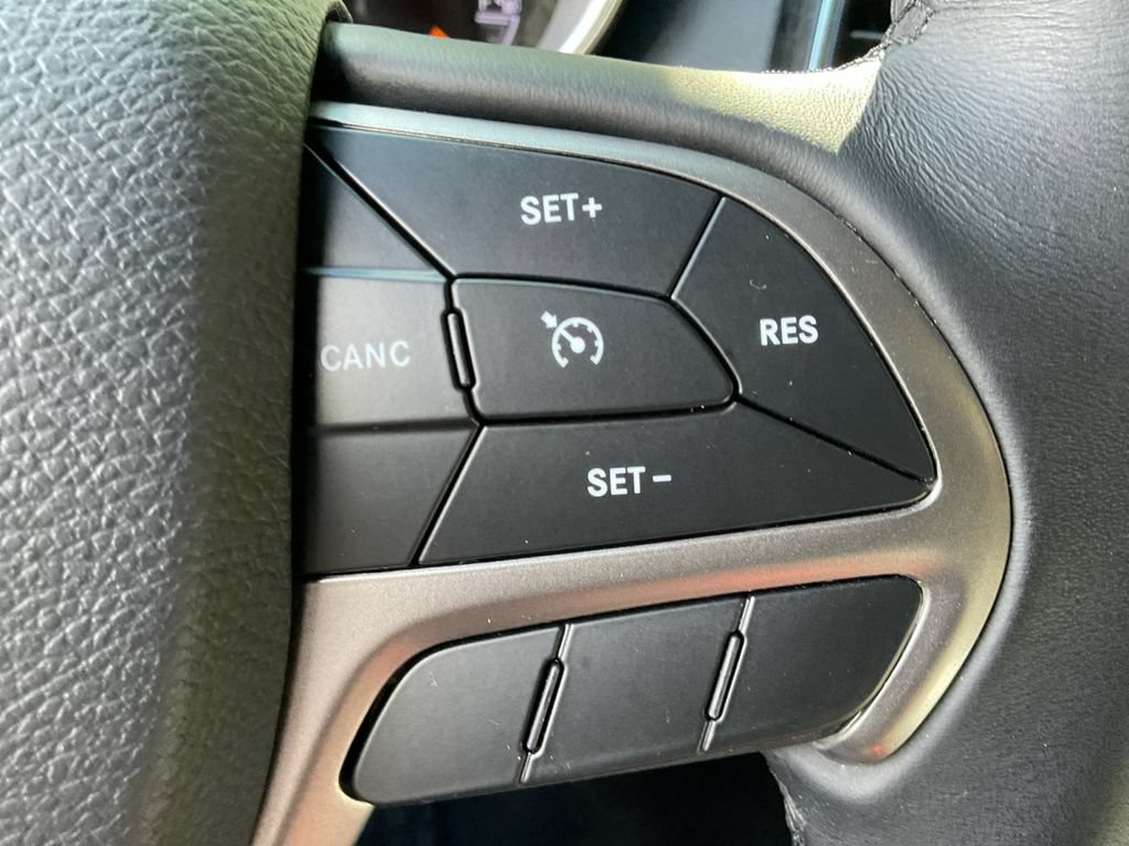 Used 2019 Jeep Grand Cherokee Laredo w/ Laredo X Package AWD/4WD image 36