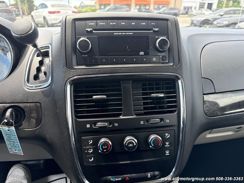 Used 2015 Dodge Grand Caravan American Value Package FWD image 20