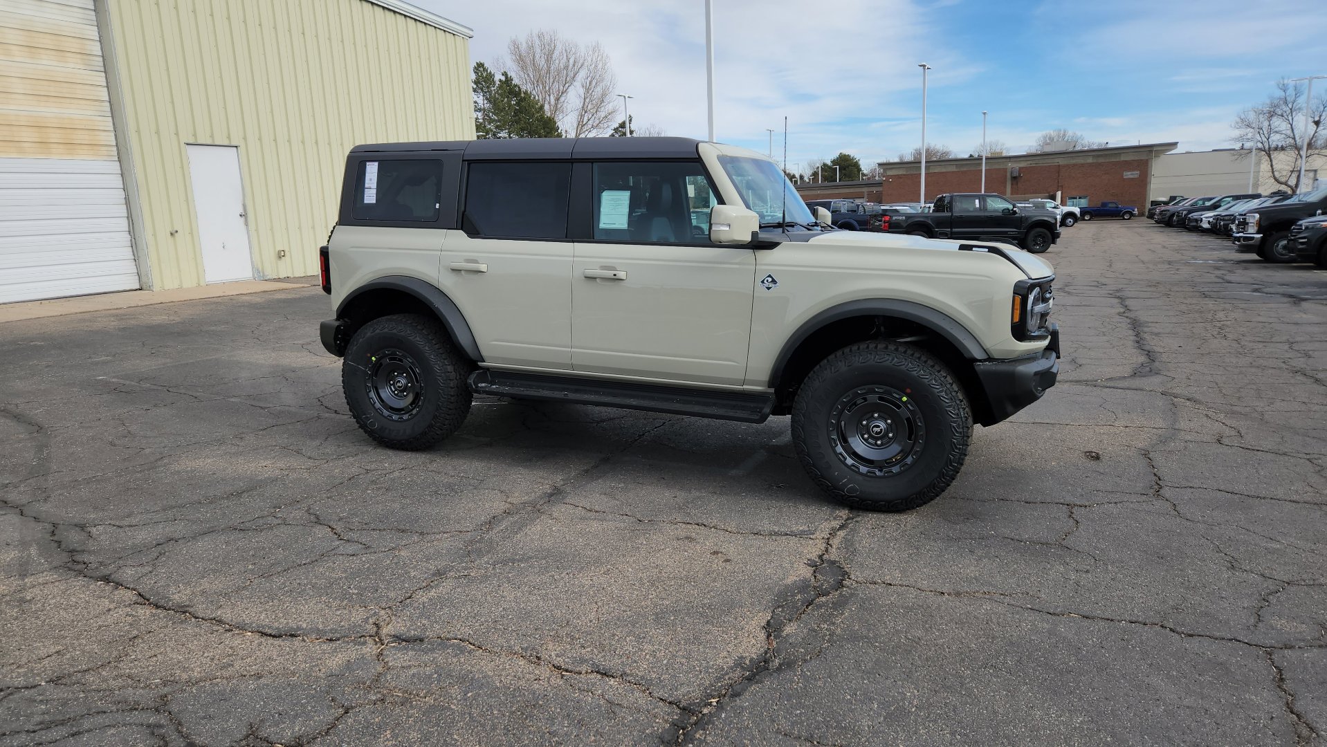 New 2025 Ford Bronco Outer Banks w/ Sasquatch Package image 17