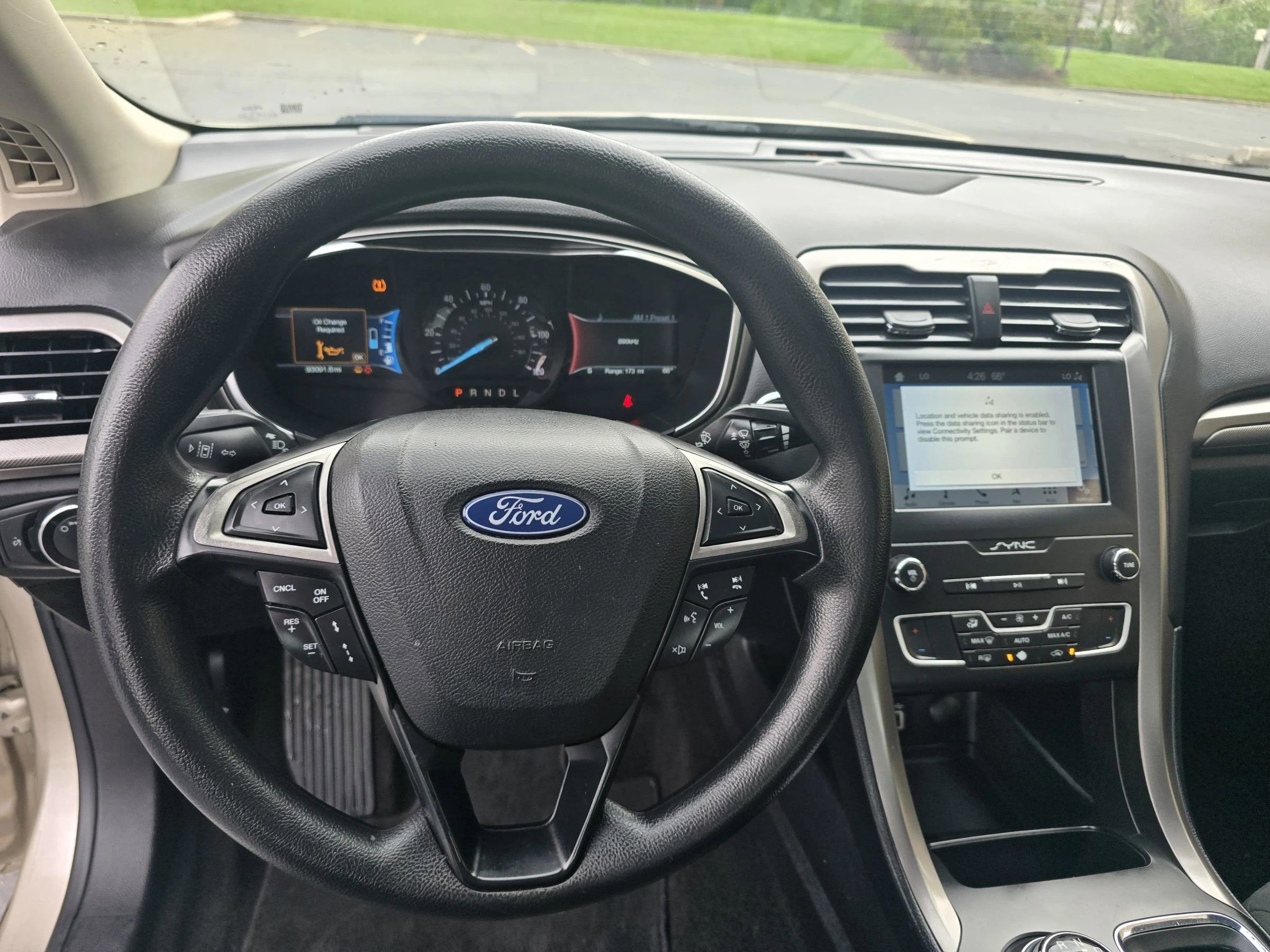 Used 2019 Ford Fusion SE FWD image 25