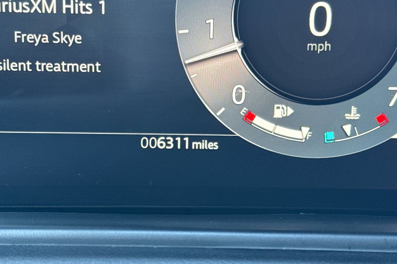 Certified 2025 Land Rover Range Rover Velar Dynamic SE image 31