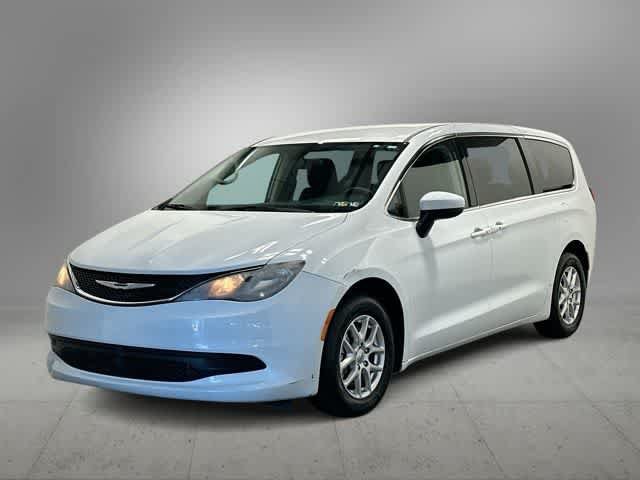 Used 2022 Chrysler Voyager LX FWD image 1