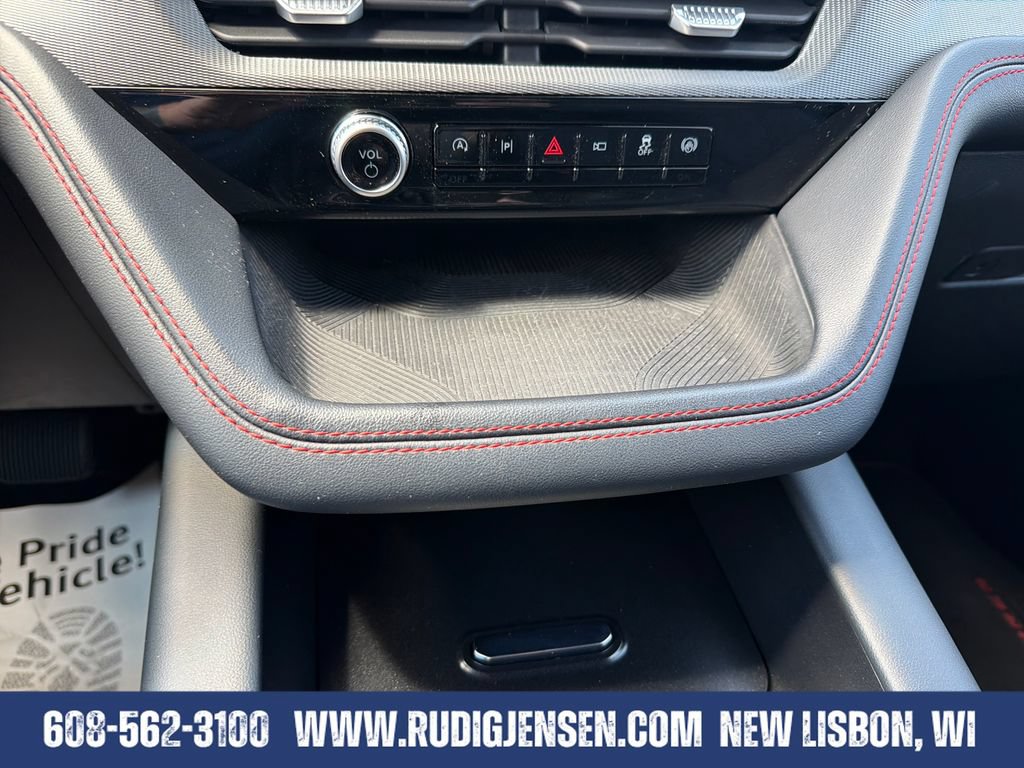 Used 2025 Ford Explorer ST-Line w/ ST-Line Street Pack AWD/4WD image 17
