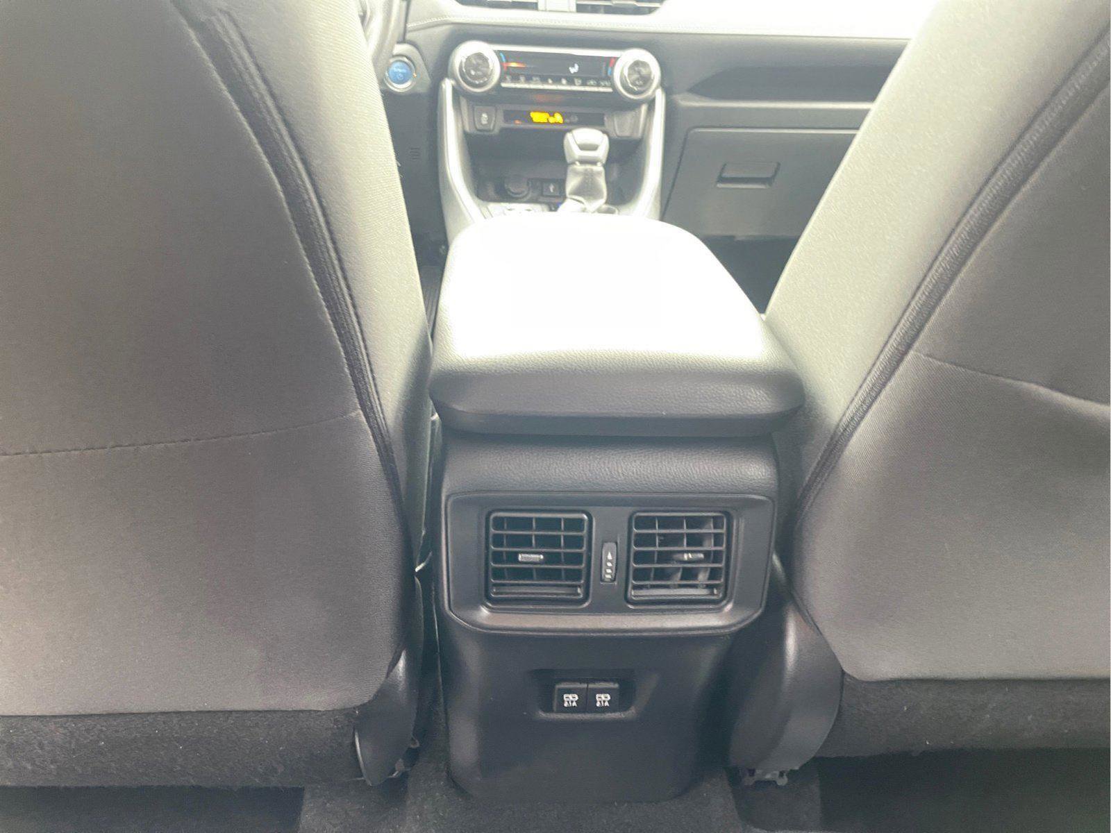 Used 2020 Toyota RAV4 XLE w/ Carpet Mat Package image 22