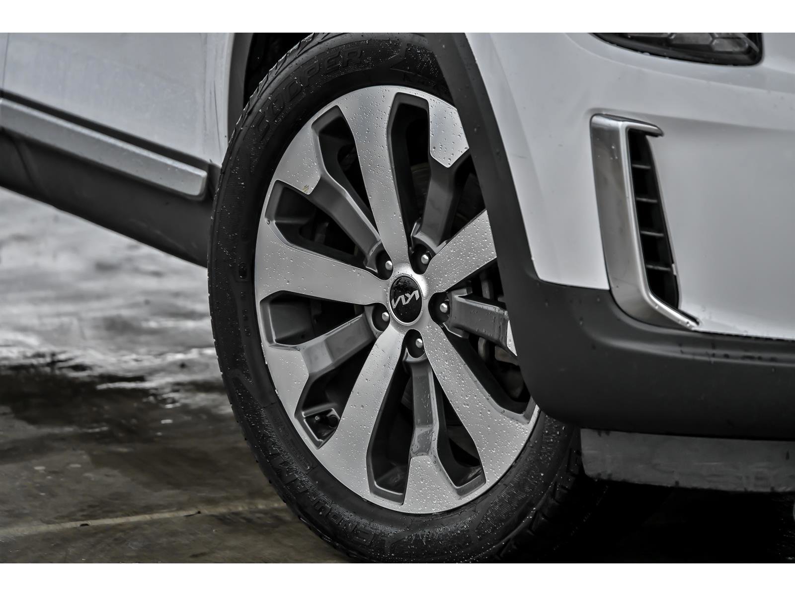 Used 2022 Kia Telluride S image 3