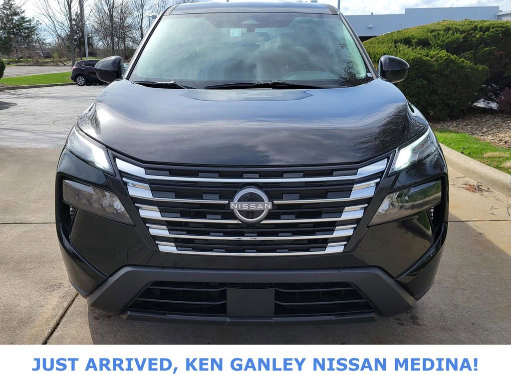 Certified 2025 Nissan Rogue SV image 8