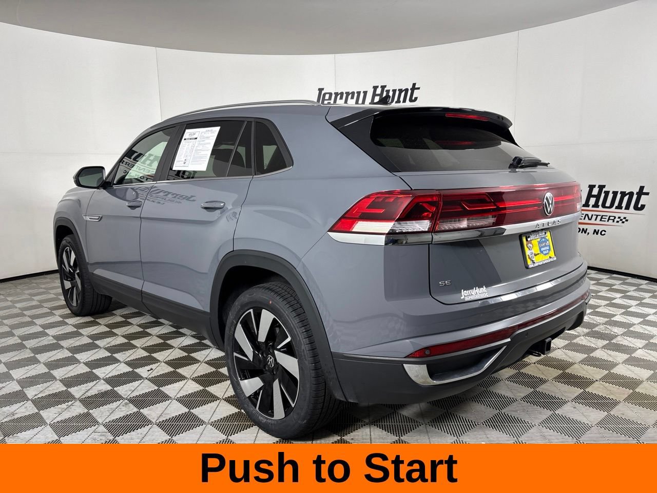 Used 2025 Volkswagen Atlas Cross Sport SE FWD image 8