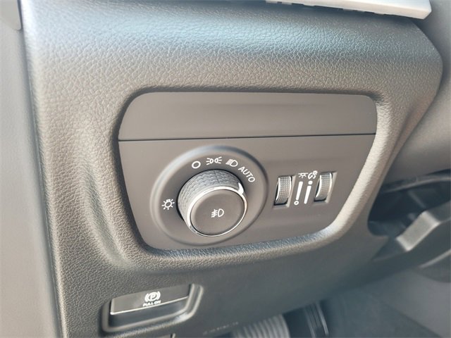 New 2025 Jeep Grand Cherokee Limited w/ Trailer Tow Package image 21