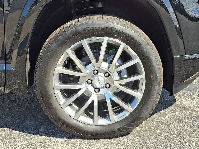 New 2026 GMC Terrain Denali w/ LPO, Floor Liner Package AWD/4WD image 9