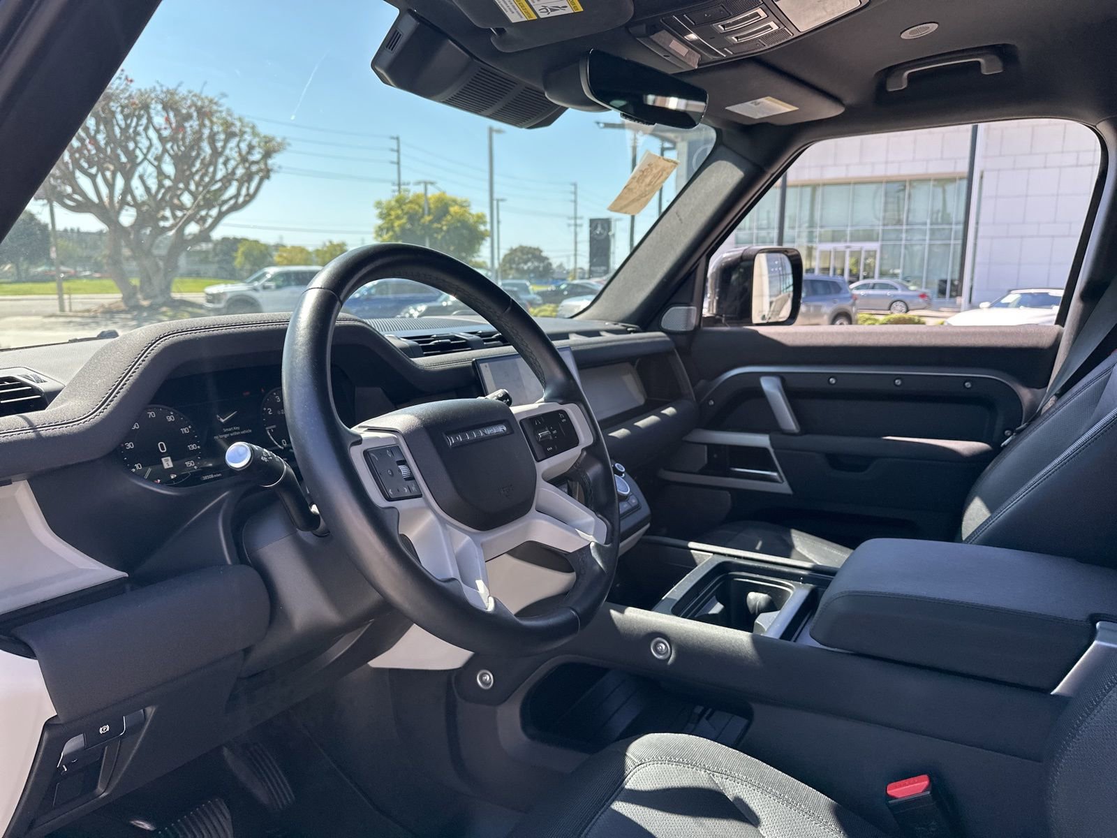 Used 2023 Land Rover Defender 130 X-Dynamic SE image 10