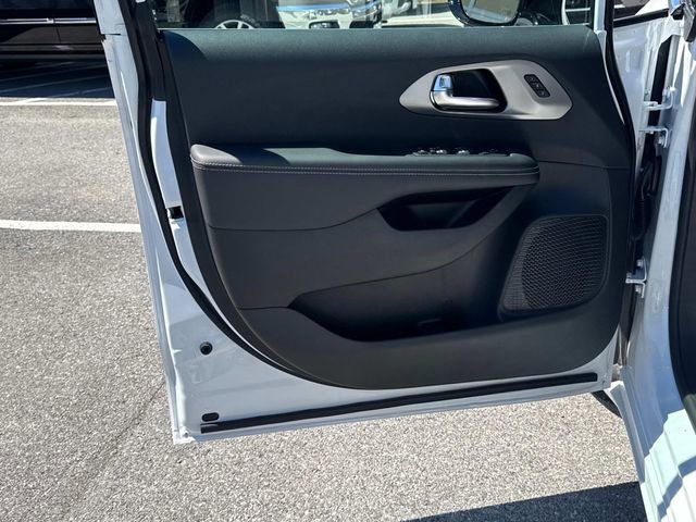 New 2026 Chrysler Pacifica Select image 10
