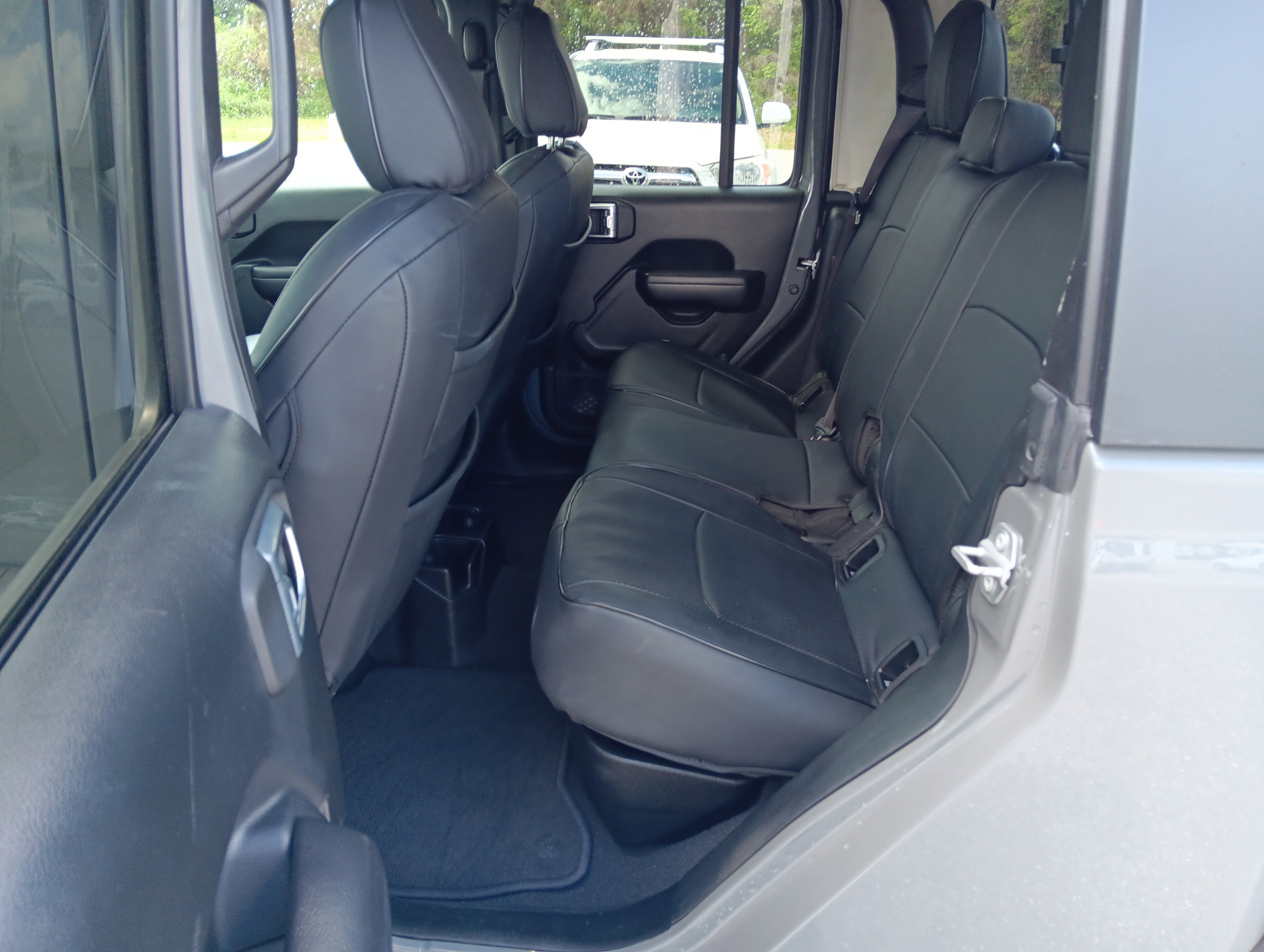 Used 2021 Jeep Gladiator Sport image 15