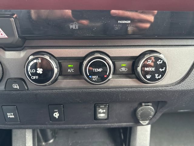 Used 2016 Toyota Tacoma TRD Sport w/ Towing Package image 30