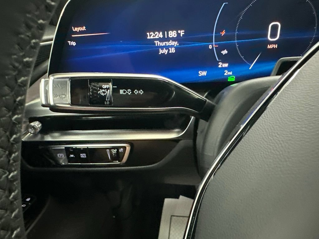 New 2026 Cadillac Lyriq Luxury AWD/4WD image 40