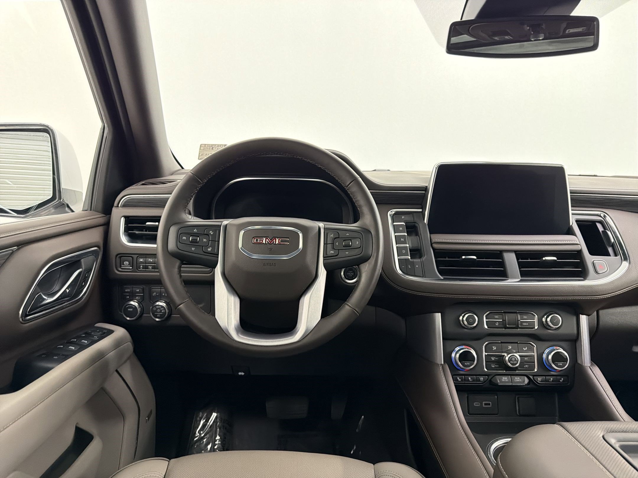Used 2024 GMC Yukon XL SLT w/ SLT Premium Package AWD/4WD image 28