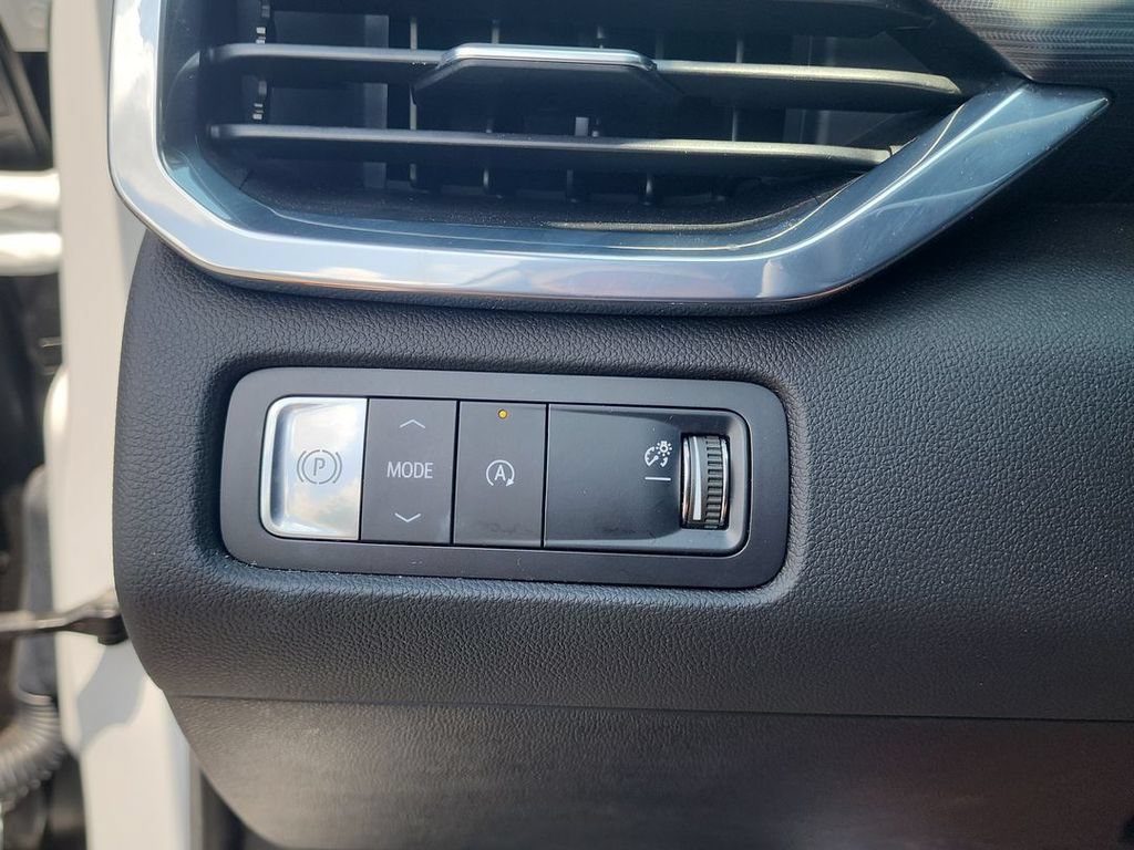 Certified 2025 GMC Acadia Elevation FWD image 18