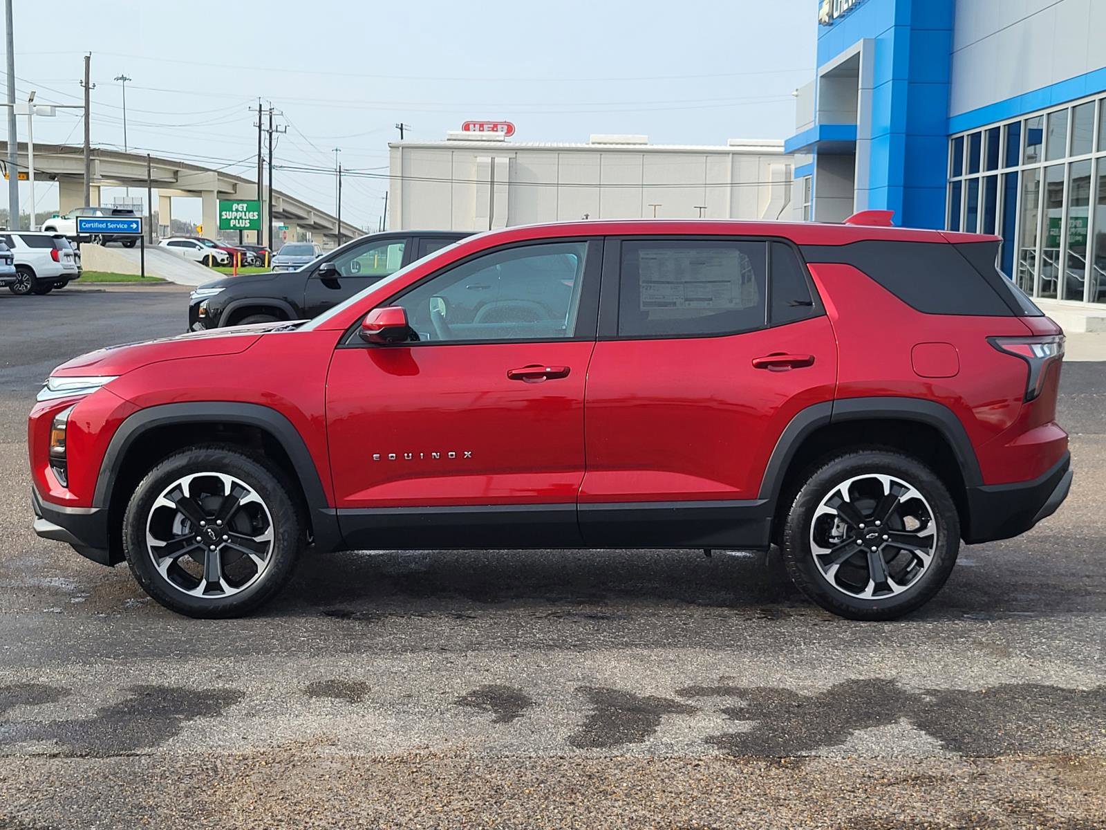 New 2026 Chevrolet Equinox LT image 2