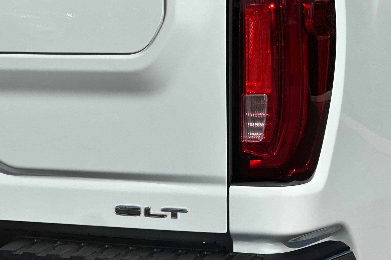 Used 2021 GMC Sierra 2500 SLT w/ SLT Preferred Package AWD/4WD image 27