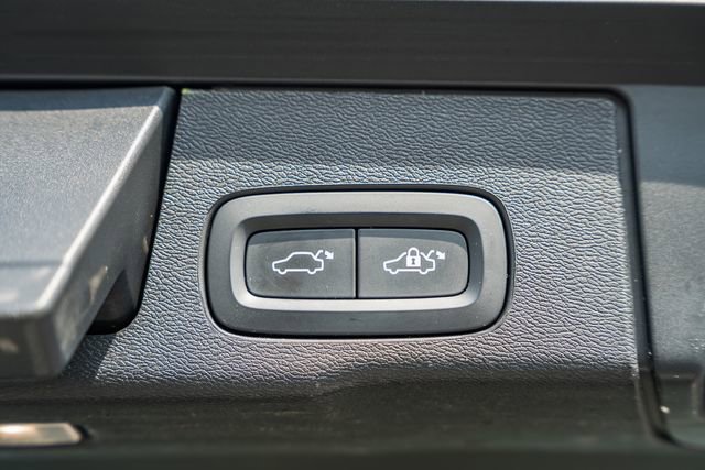 Used 2021 Volvo XC60 T6 R-Design w/ Advanced Package image 10