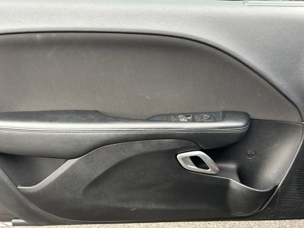 Used 2021 Dodge Challenger SXT w/ Driver Convenience Group RWD image 20