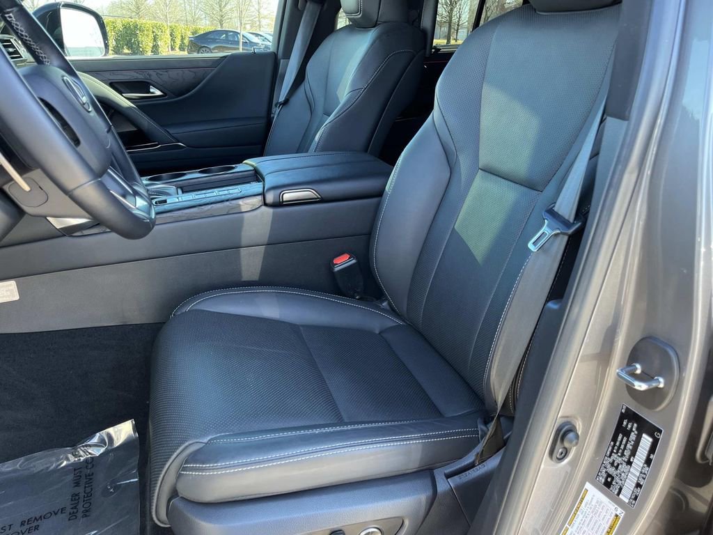 Used 2023 Lexus LX 600 4WD w/ Appearance Package image 25