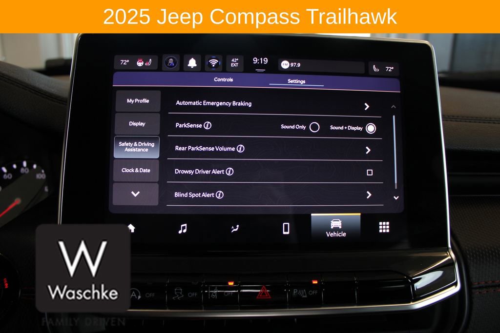 Used 2025 Jeep Compass Trailhawk w/ Trailhawk Convenience Group AWD/4WD image 52