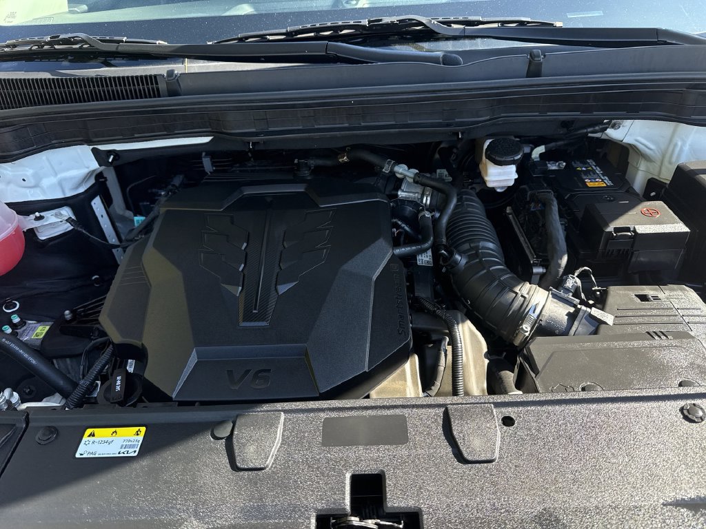 Used 2025 Kia Carnival FWD image 17