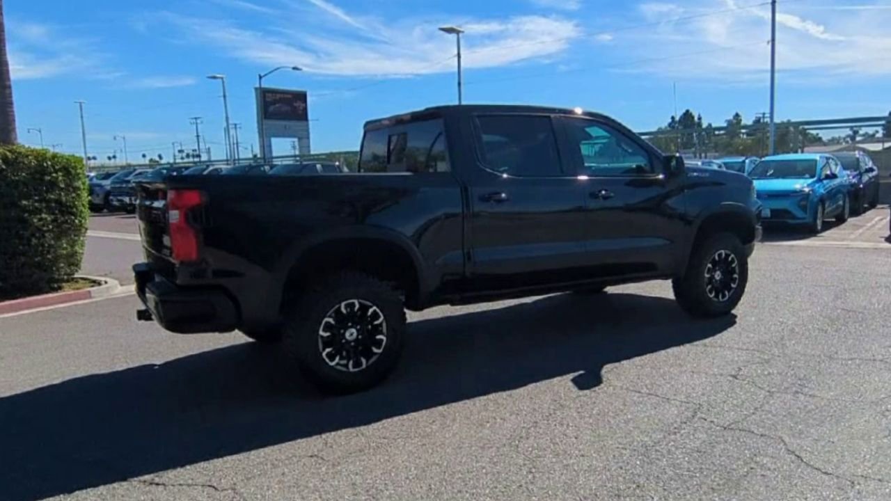 Used 2023 Chevrolet Silverado 1500 ZR2 AWD/4WD image 8
