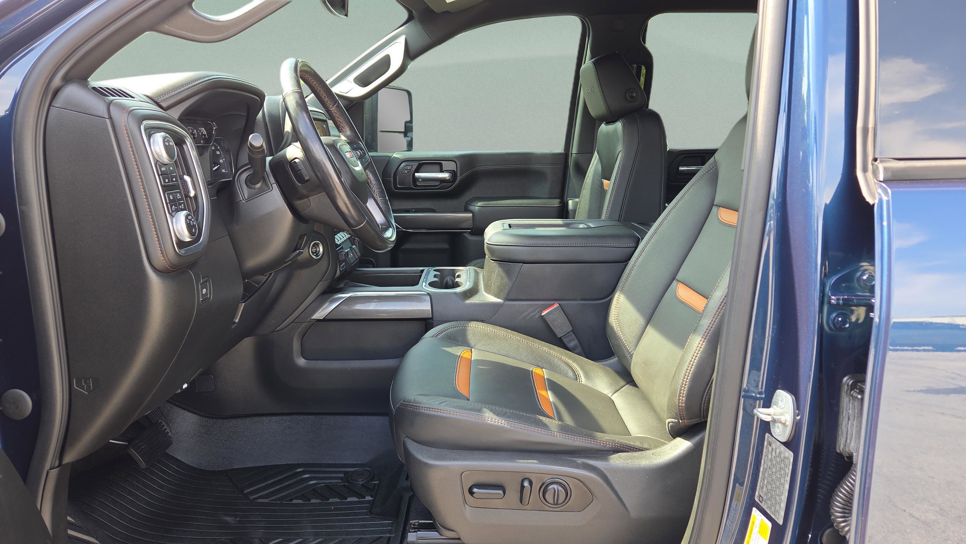 Used 2020 GMC Sierra 2500 AT4 w/ AT4 Premium Package AWD/4WD image 9