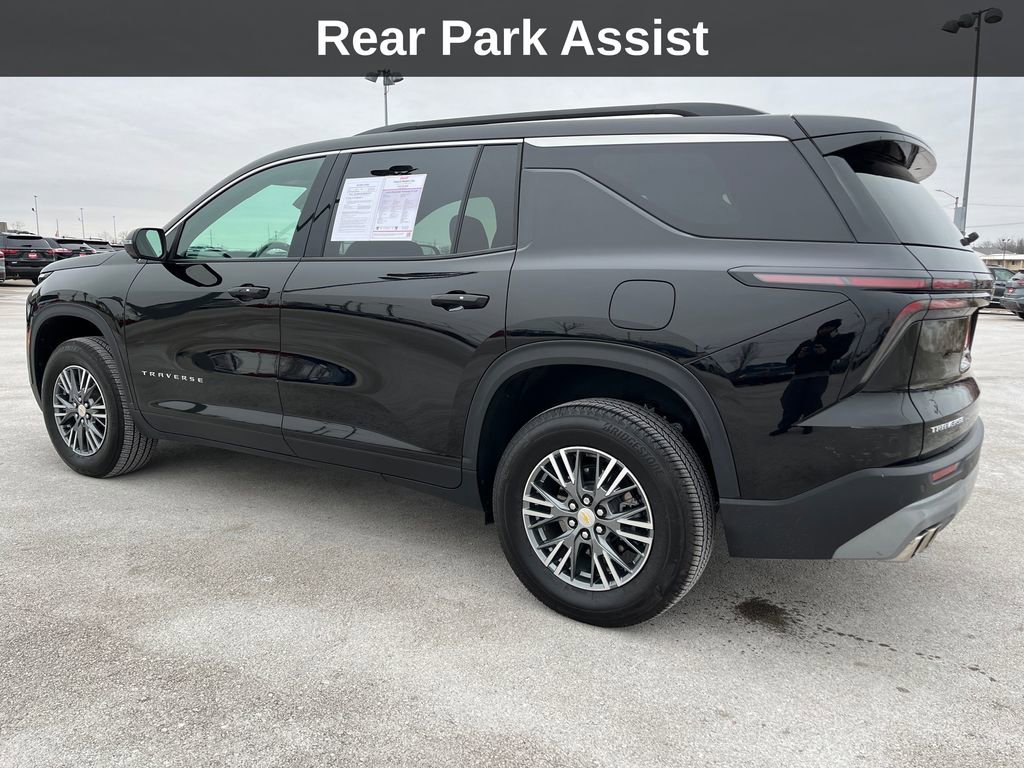 Used 2024 Chevrolet Traverse LT w/ Trailering Package image 3