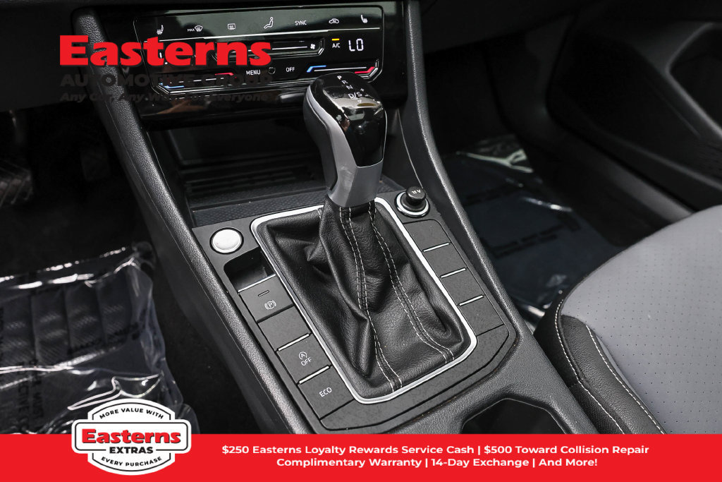 Used 2025 Volkswagen Jetta SE FWD image 14