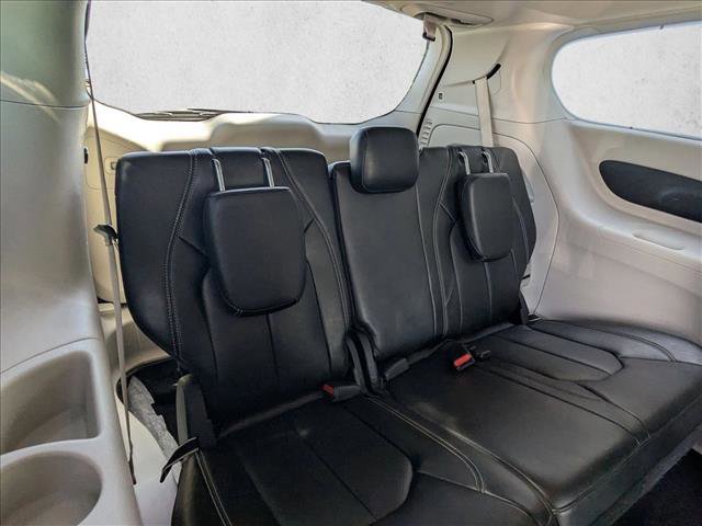 Used 2023 Chrysler Pacifica Touring-L image 19