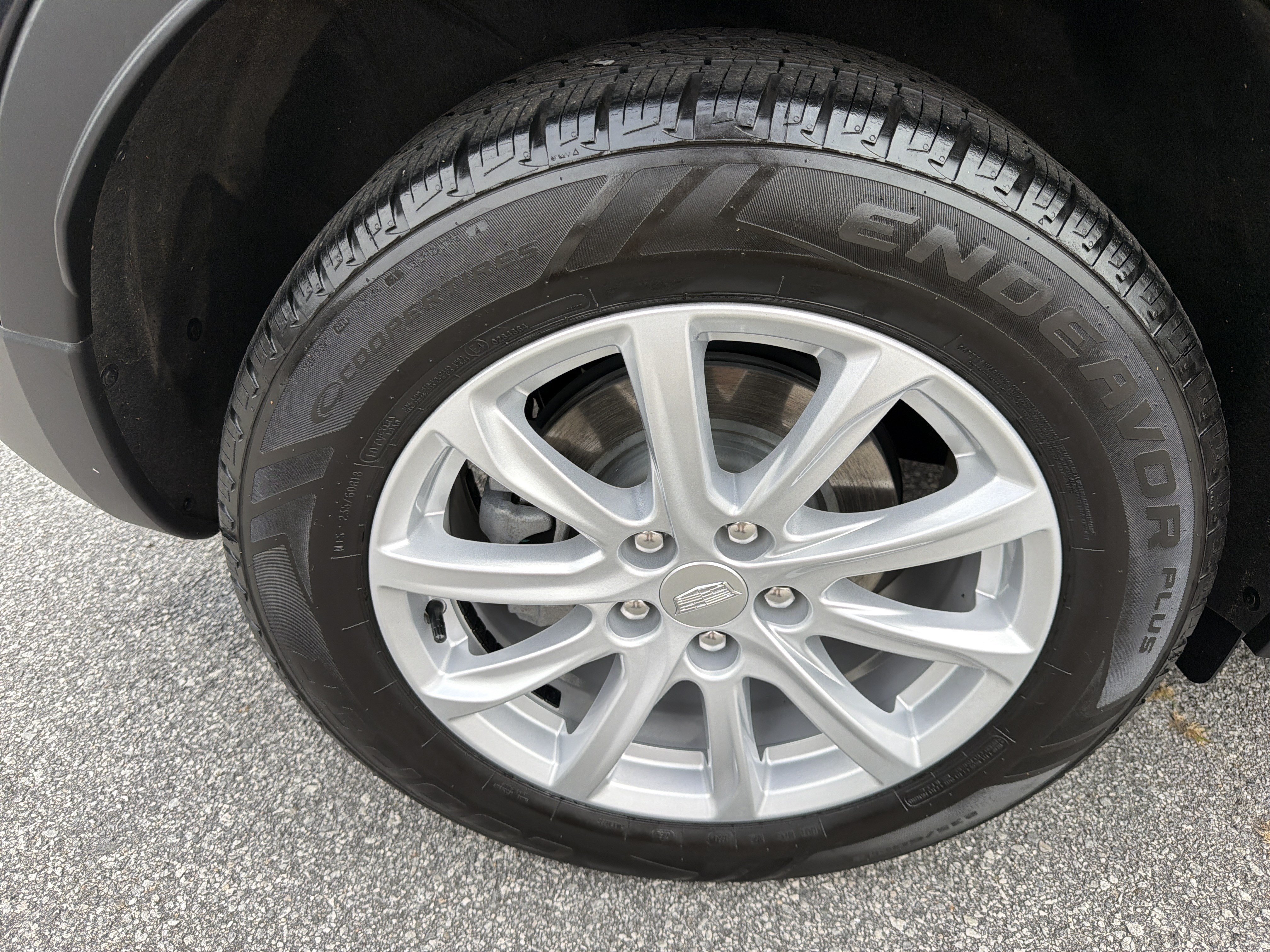 Used 2023 Cadillac XT4 Luxury w/ Cold Weather Package FWD image 18