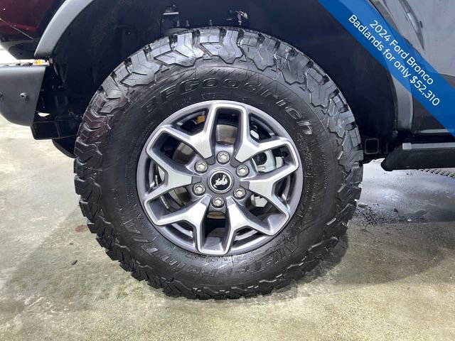 Used 2024 Ford Bronco Badlands image 28