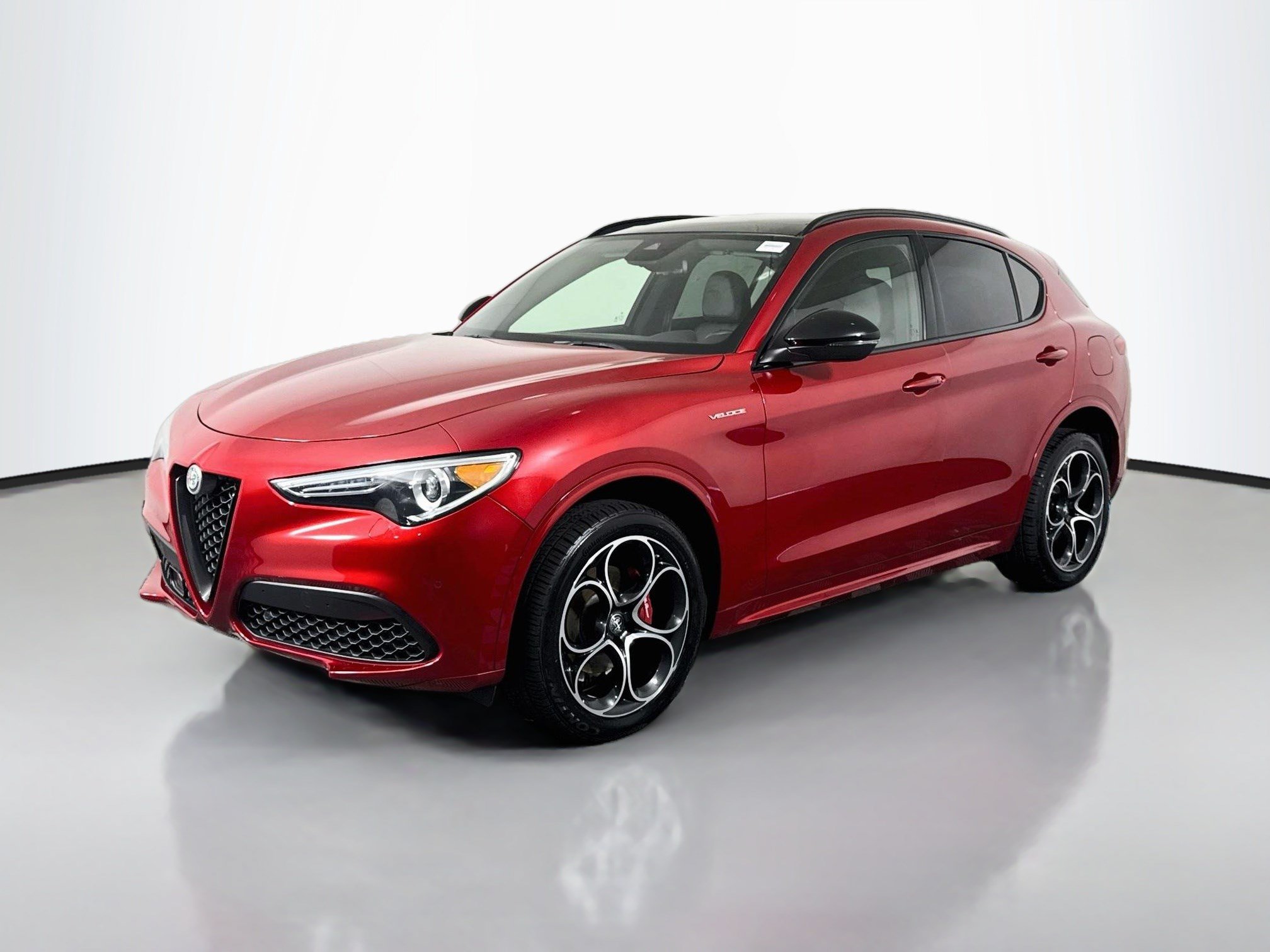 Used 2023 Alfa Romeo Stelvio Veloce AWD/4WD image 4