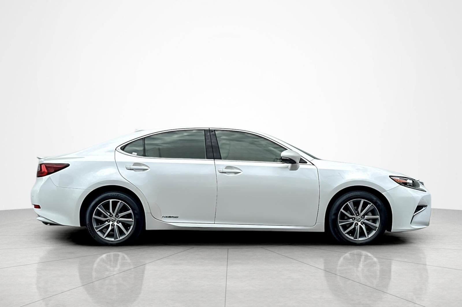 Used 2017 Lexus ES 300h w/ Navigation System Package FWD image 6