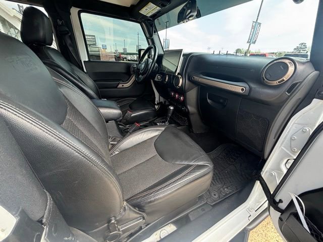 Used 2017 Jeep Wrangler Sahara image 15