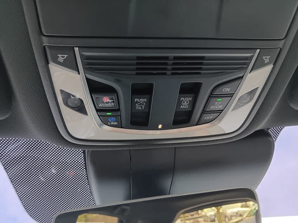 Used 2025 Acura RDX SH-AWD image 29