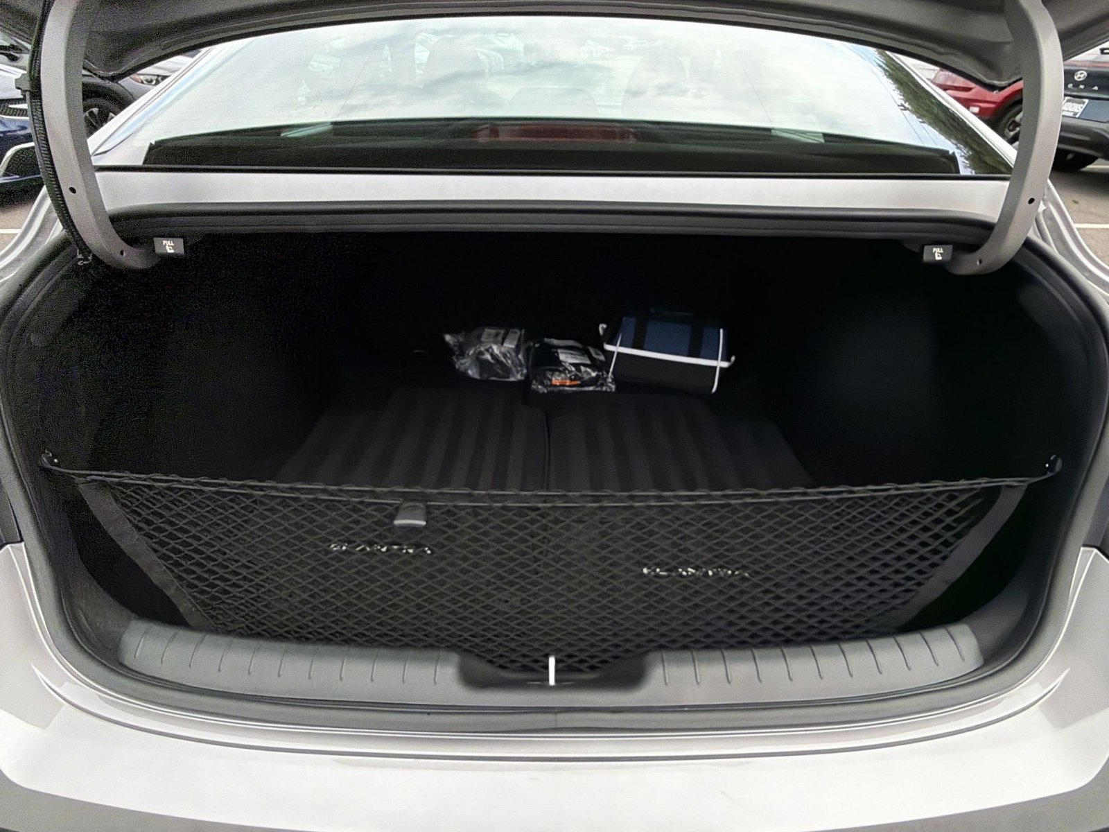 Used 2025 Hyundai Elantra SEL w/ Cargo Package FWD image 26