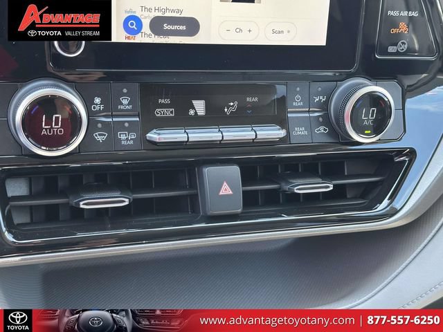 Used 2023 Toyota Highlander LE AWD/4WD image 35