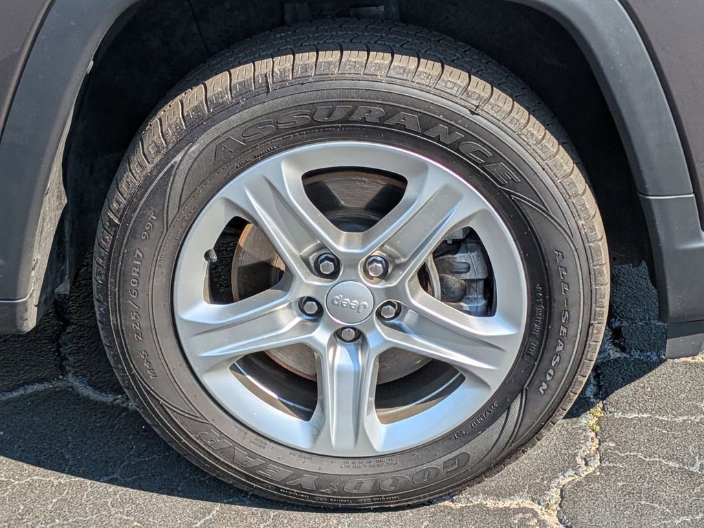 Used 2023 Jeep Compass Latitude image 11