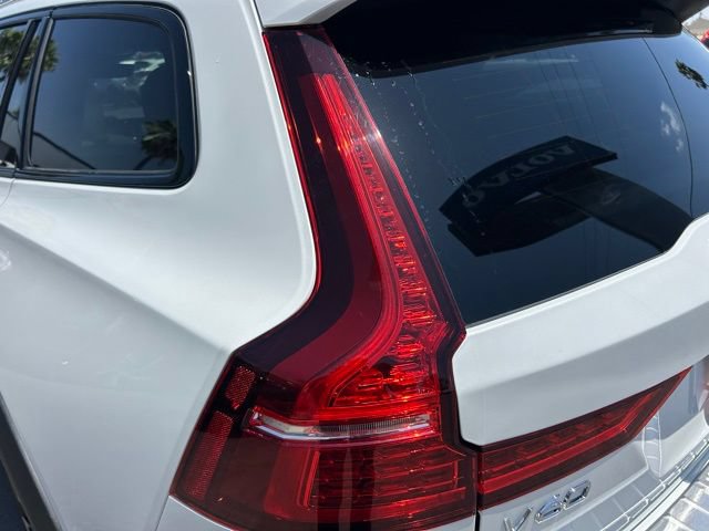 New 2026 Volvo V60 B5 Cross Country Ultra w/ Protection Package Premier AWD/4WD image 8