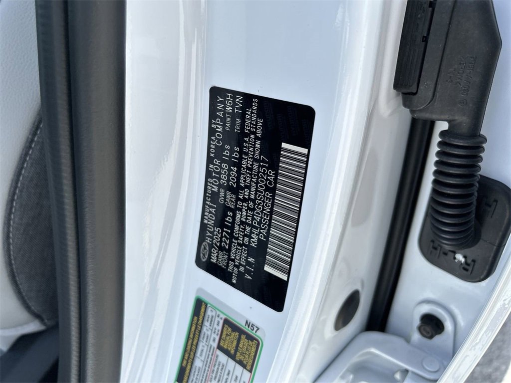 New 2025 Hyundai Elantra Limited image 33