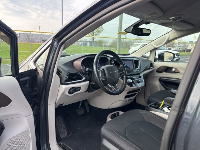 Used 2019 Chrysler Pacifica Touring Plus w/ Cold Weather Group image 10
