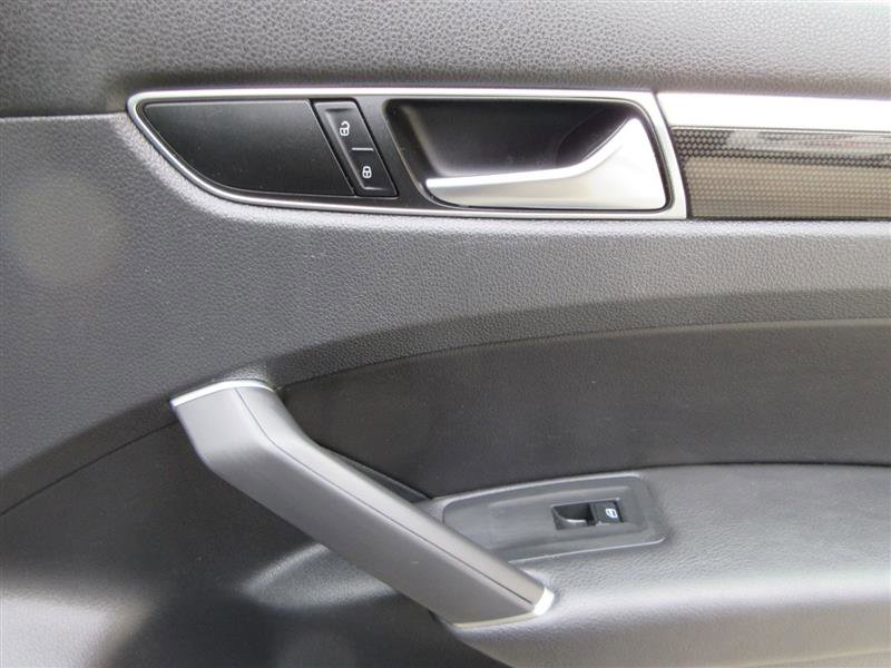 Used 2018 Volkswagen Passat 3.6 image 27