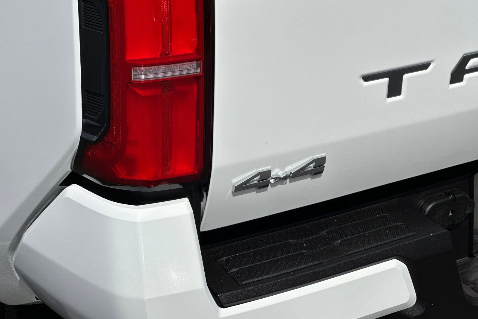 Certified 2025 Toyota Tacoma SR5 image 27